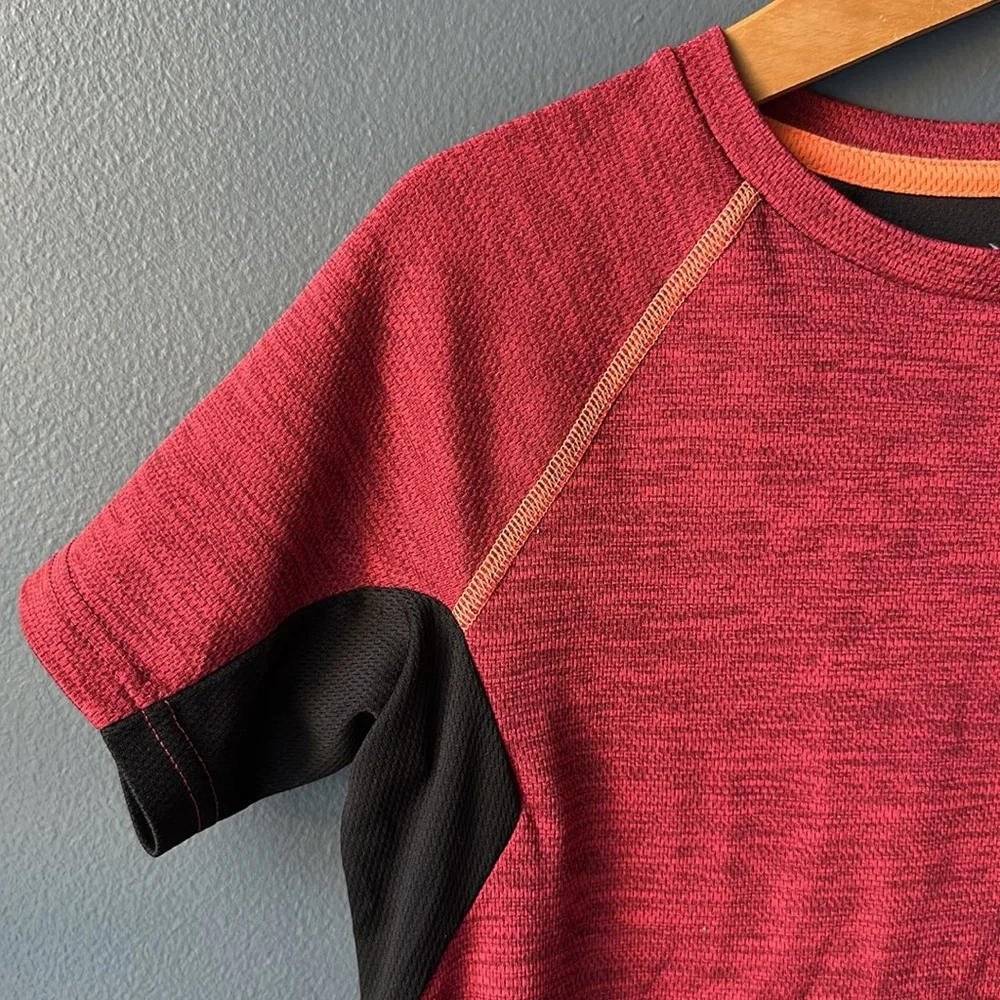 ❤️ OLD NAVY Active Boys tee shirt red black size medium size 8